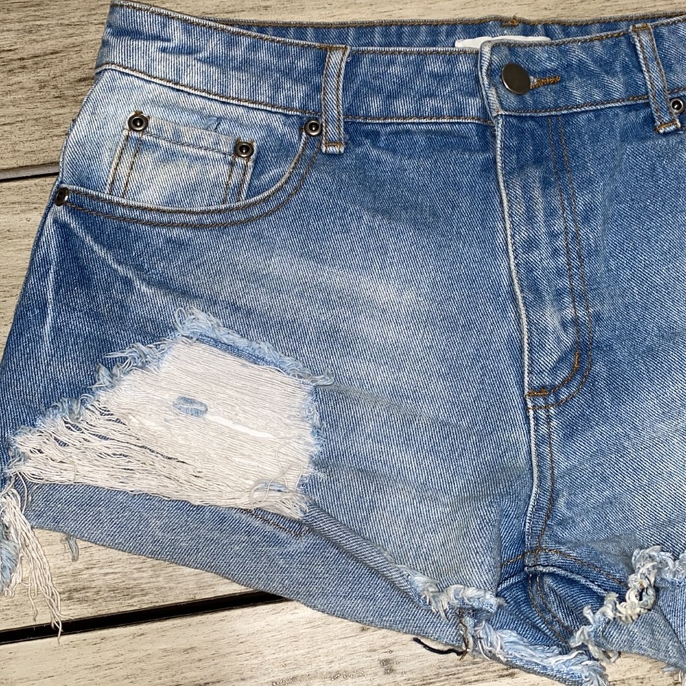 Forever 21 cut off shorts size 28 - Picture 2 of 6